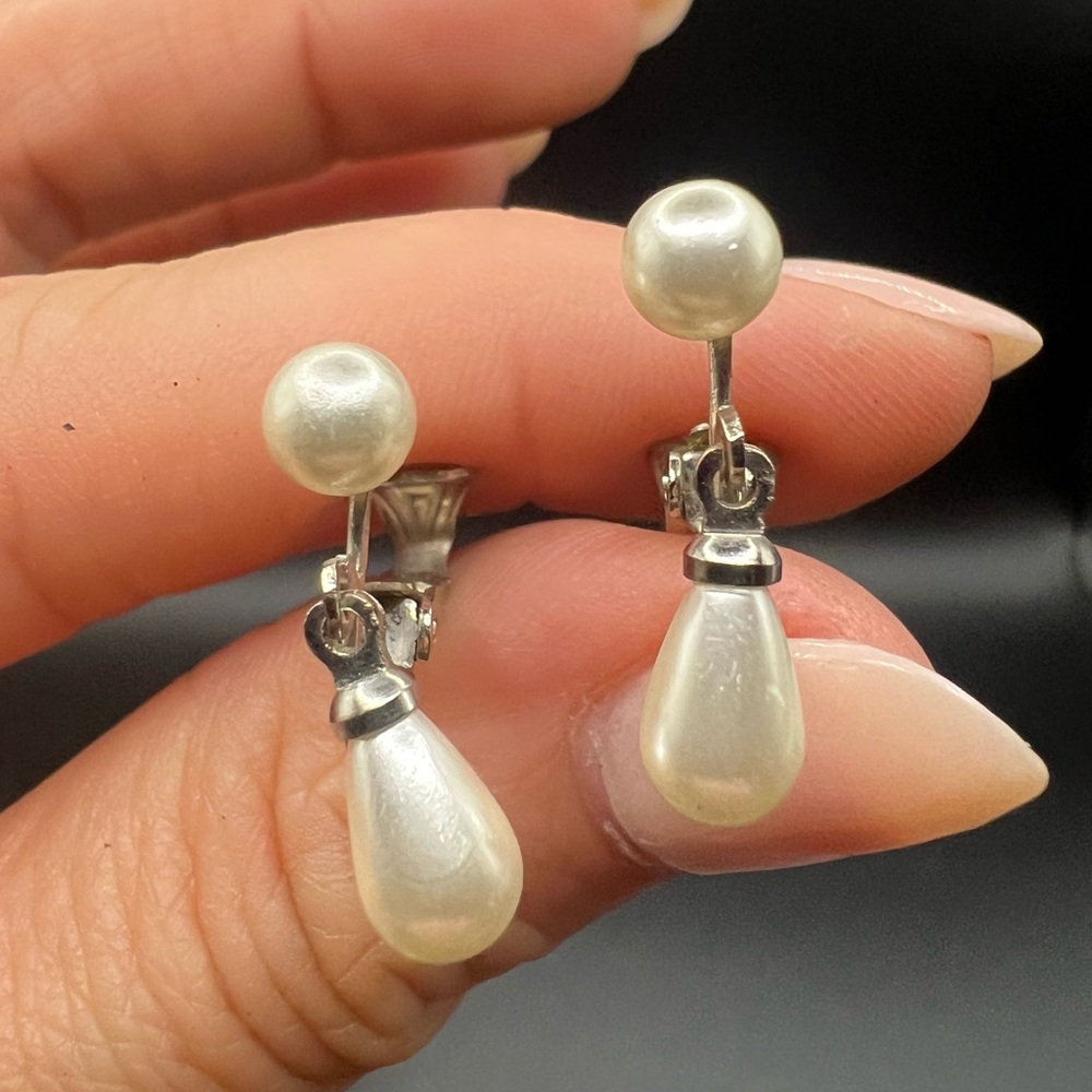 Richelieu Faux Pearl Teardrop Earrings Vintage Formal Wedding Occasion